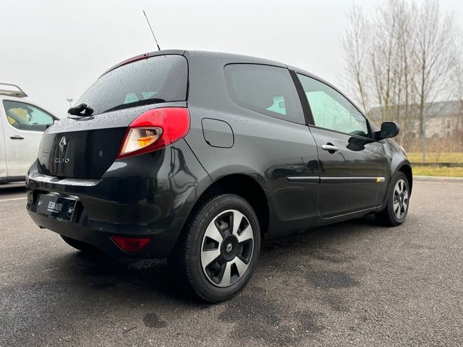 Renault Clio III (2) 1.5 DCI 85 EXCEPTION 3P BOITE 6  Noir Verni de 2009
