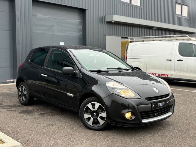 Renault Clio III (2) 1.5 DCI 85 EXCEPTION 3P BOITE 6  Noir Verni de 2009