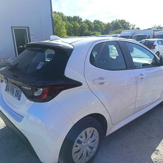 Toyota Yaris 116H DYNAMIC BUSINESS 5P + PROGRAMME BEY Blanc de 2021
