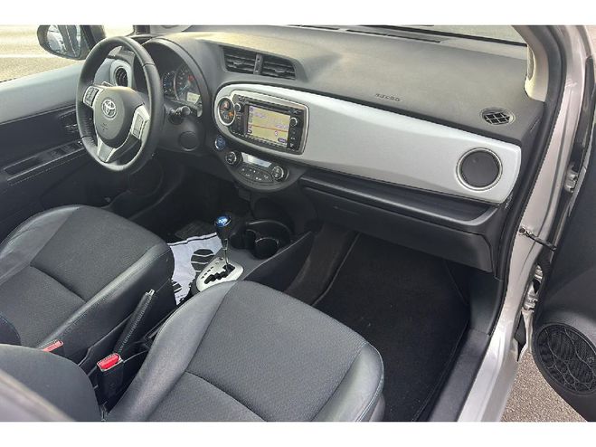 Toyota Yaris Yaris 100h Dynamic CUIR BVA Gris clair de 2013