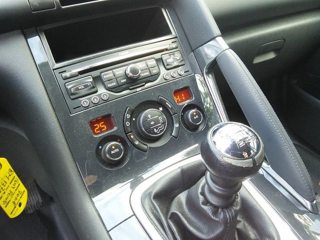 Peugeot 3008 1.6 HDI 112  CLIM - DISTRIBUTION NEUVE F Gris anthracite de 2011