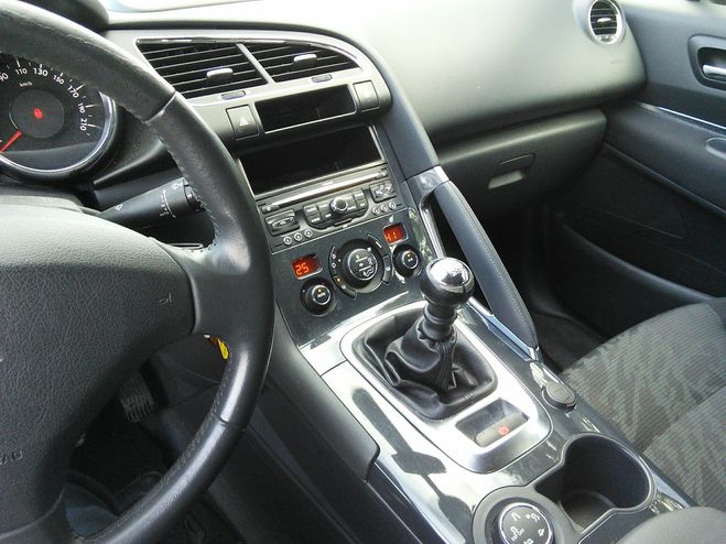 Peugeot 3008 1.6 HDI 112  CLIM - DISTRIBUTION NEUVE F Gris anthracite de 2011