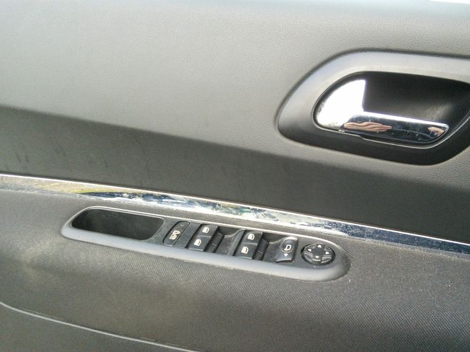 Peugeot 3008 1.6 HDI 112  CLIM - DISTRIBUTION NEUVE F Gris anthracite de 2011