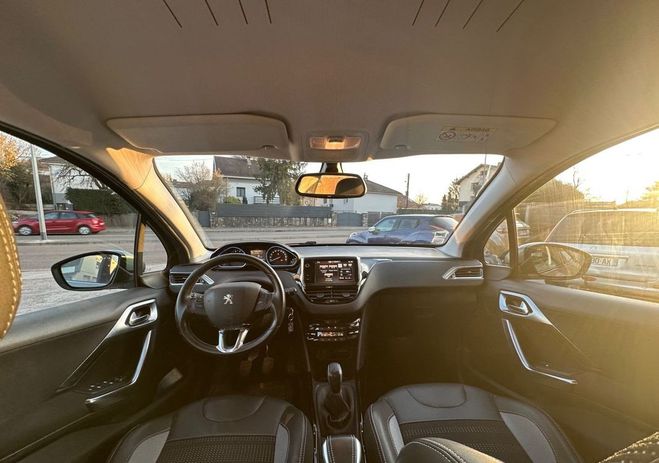 Peugeot 2008 generation-i 1.2 110ch allure full entre Gris de 2017
