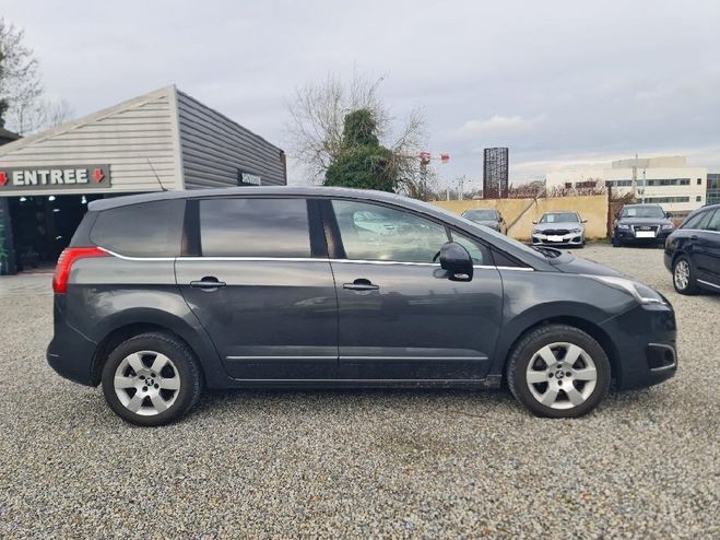 Peugeot 5008 1.6L HDi 120 CV SetS EAT6 7 Places Allur Gris Fonc� de 2016