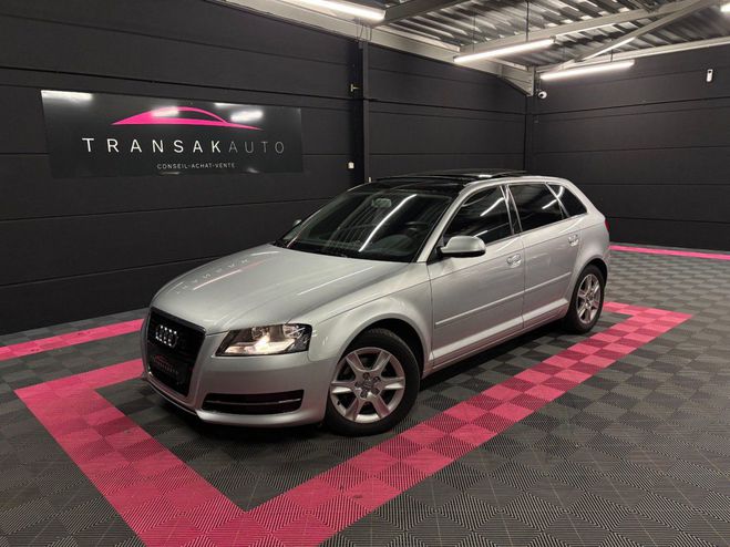Audi A3 Sportback 1.6 TDI 105 DPF Ambiente S tro Gris de 2012