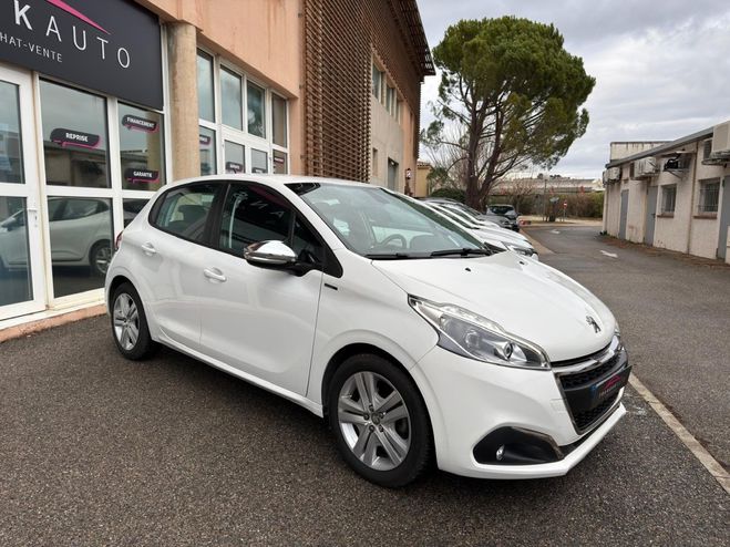 Peugeot 208 PureTech 82ch SS BVM5 Signature / DISTRI Blanc de 2018
