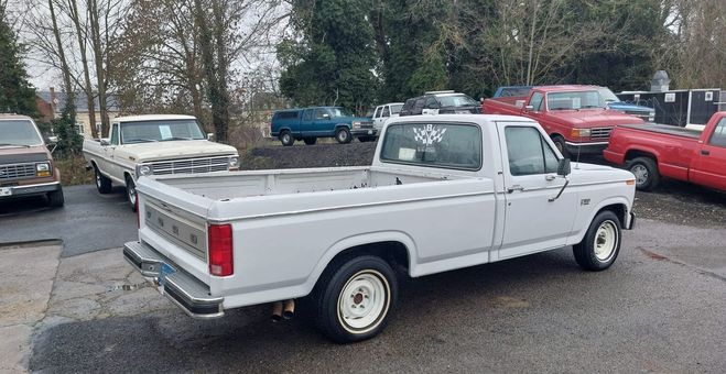 Ford F150 F single cab bullnose 5.0 v8  de 1982
