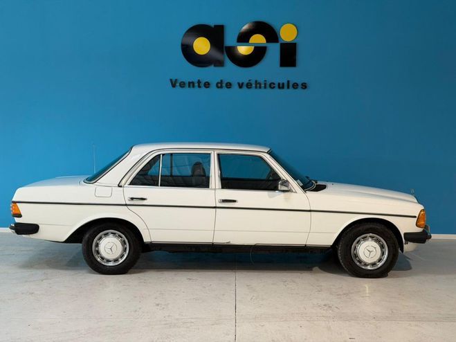 Mercedes Classe E 250 BERLINE PHASE 1 BLANC de 1979