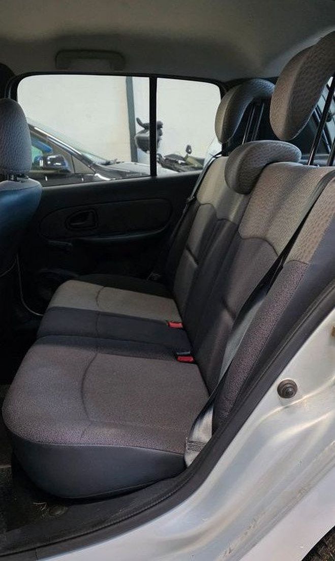 Renault Clio 1.4 Authentique Confort Gris de 2004