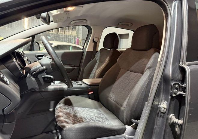 Peugeot 3008 1.6 HDI (112cv) suivi d?entretien kit de Gris de 2011