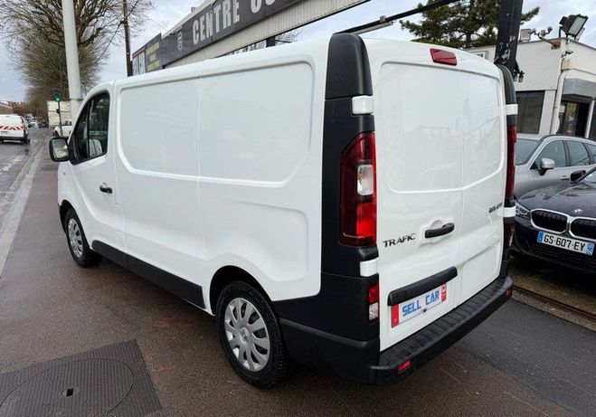 Renault Trafic 2.0 bluedci 120ch Grand Confort 11500HT Blanc de 2021