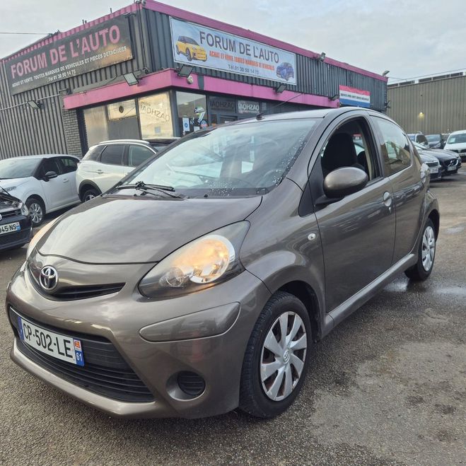 Toyota Aygo II 1.0 VVT-I 4CV X-PLAY 5P Gris fonc� de 2013