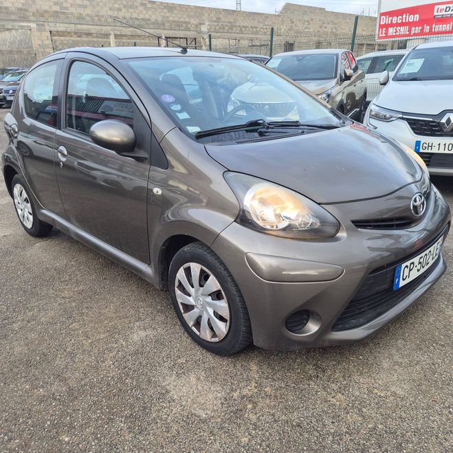 Toyota Aygo II 1.0 VVT-I 4CV X-PLAY 5P Gris fonc� de 2013