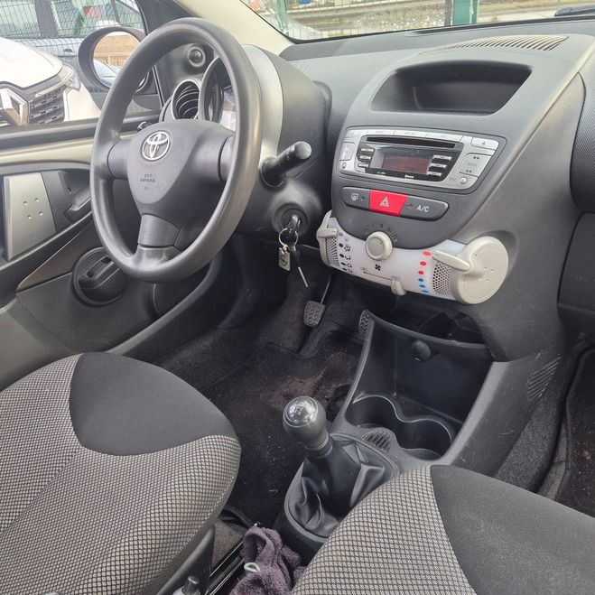 Toyota Aygo II 1.0 VVT-I 4CV X-PLAY 5P Gris fonc� de 2013