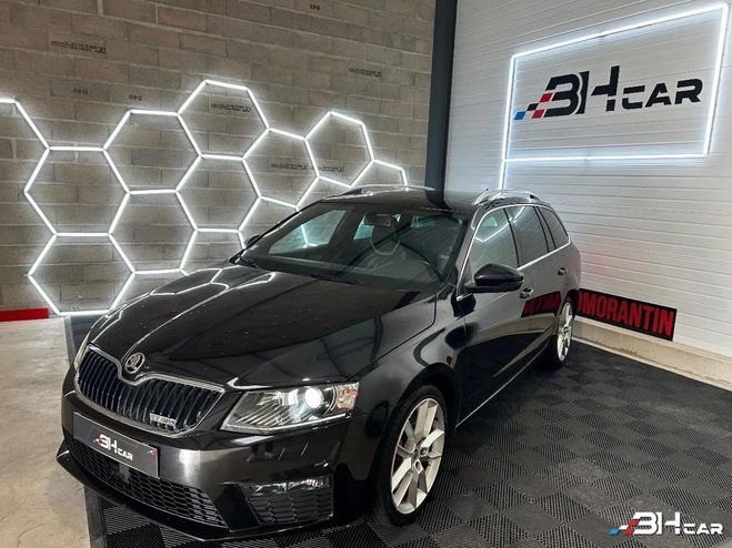 Cliquer pour voir la photo suivante Skoda Octavia COMBI 2.0 TFSI 220 RS 4X2 DSG BVA Noir de 2014