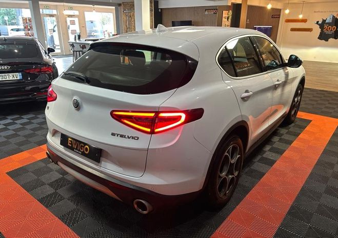 Alfa romeo Stelvio 2.2 D 210 EXECUTIVE Q4 BVA   SI�GES AV C Blanc de 2017