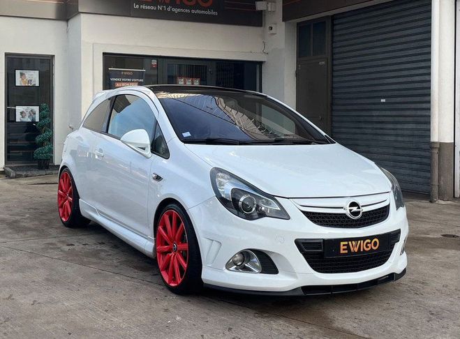 Opel Corsa opc 1.6 t 210 nurburgring �dition + toit Blanc de 2011