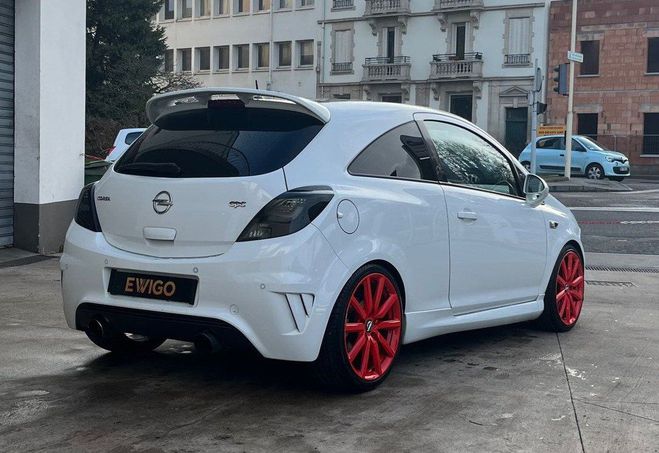 Opel Corsa opc 1.6 t 210 nurburgring �dition + toit Blanc de 2011
