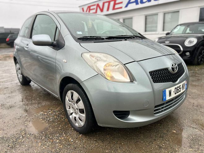 Toyota Yaris Base Gris de 2006