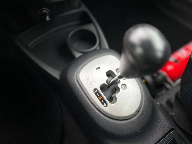 Toyota Yaris Base Gris de 2006