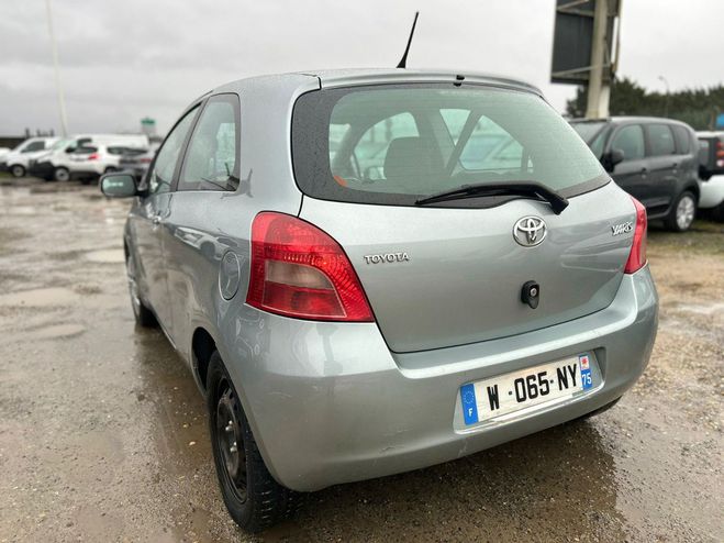 Toyota Yaris Base Gris de 2006