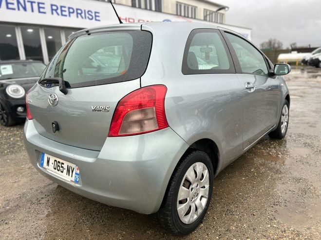 Toyota Yaris Base Gris de 2006