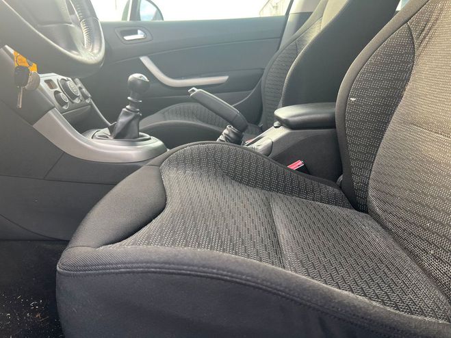 Peugeot 308 (2) SW 1.6 HDI 112 PREMIUM BVM6 S Gris de 2011