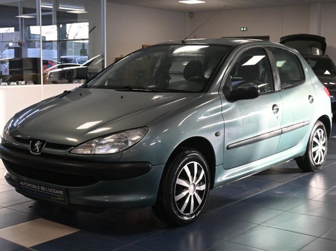 Cliquer pour voir la photo suivante Peugeot 206 1.4L Confort Garantie 24 Mois VERT FONCE de 2000
