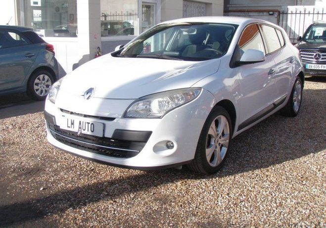 Cliquer pour voir la photo suivante Renault Megane III 2.0 16V 140 DYNAMIQUE CVT Blanc de 2009