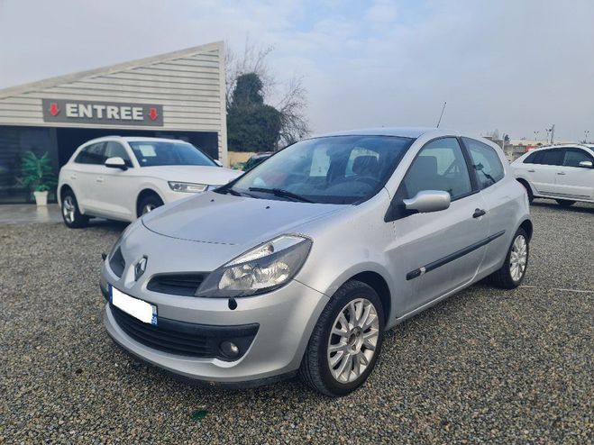 Cliquer pour voir la photo suivante Renault Clio III 1.5L dCi 85 CV Dynamique * REPRISE P Gris Clair de 2006