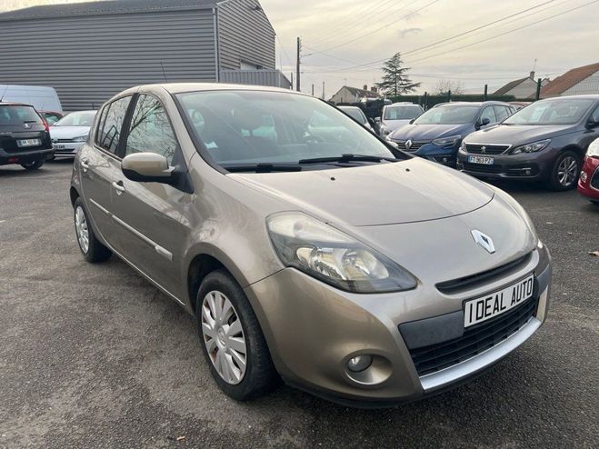 Cliquer pour voir la photo suivante Renault Clio III 1.5 DCI 90CH DYNAMIQUE TOMTOM 5P Beige de 2011