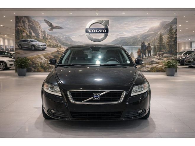 Volvo S40 2.0 145 SUMMUM PHASE 2 / 1ERE MAIN / CUI NOIR de 2009