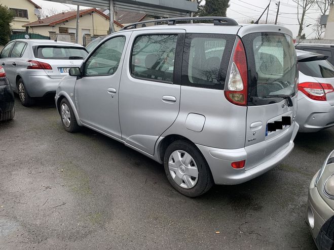 Toyota Yaris Verso 85 VVT-I LUNA BVA GRIS de 2004