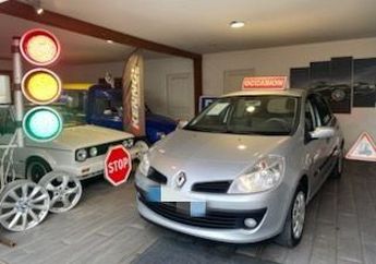  Voir d&eacute;tails -Renault Clio III 1.5 DCI 85 Privilege 5P &agrave; Nanteuil-l�s-Meaux (77)