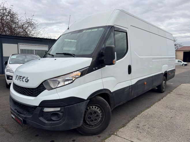 Iveco Daily FOURGON 35S15 146CH 3.0D Blanc de 2016