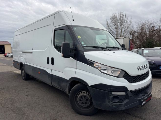 Iveco Daily FOURGON 35S15 146CH 3.0D Blanc de 2016