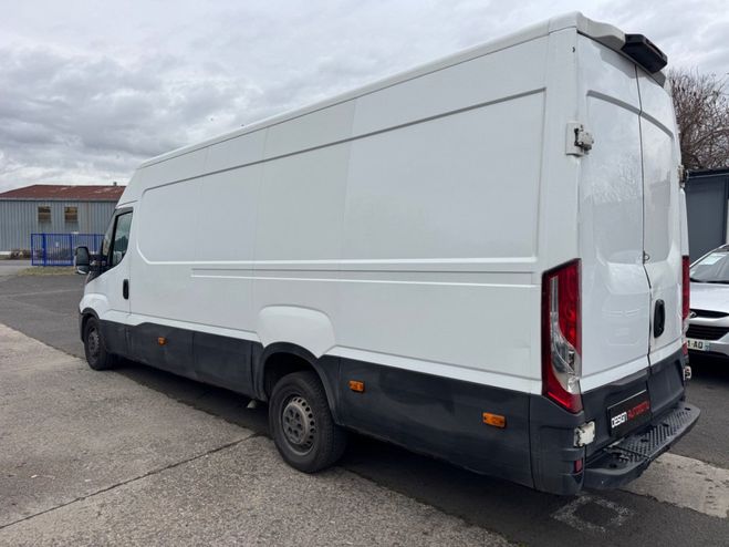 Iveco Daily FOURGON 35S15 146CH 3.0D Blanc de 2016