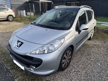 Voir d&eacute;tails -Peugeot 207 SW 1.6 VTi 16v Premium Outdoor BA &agrave; Saint-Priest (69)
