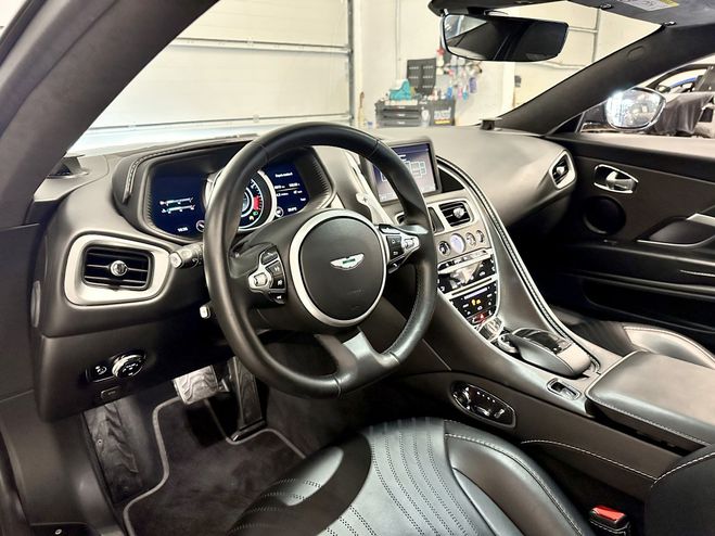 Aston martin DB11 COUPE V12 5.2 608ch BVA8 Magn�tique Silver de 2017