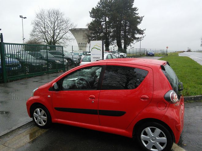 Toyota Aygo 1.0 68 CV Up 5 portes Rouge de 2009