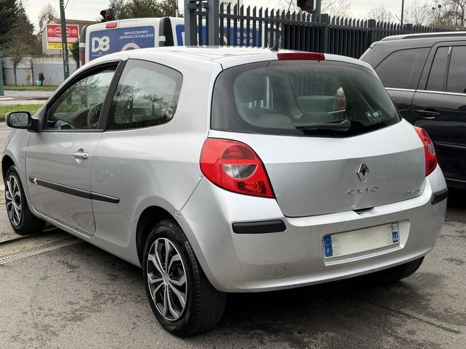 Renault Clio 3 III 1.6 110 Cv BOITE AUTOMATIQUE - FRA Gris de 2005