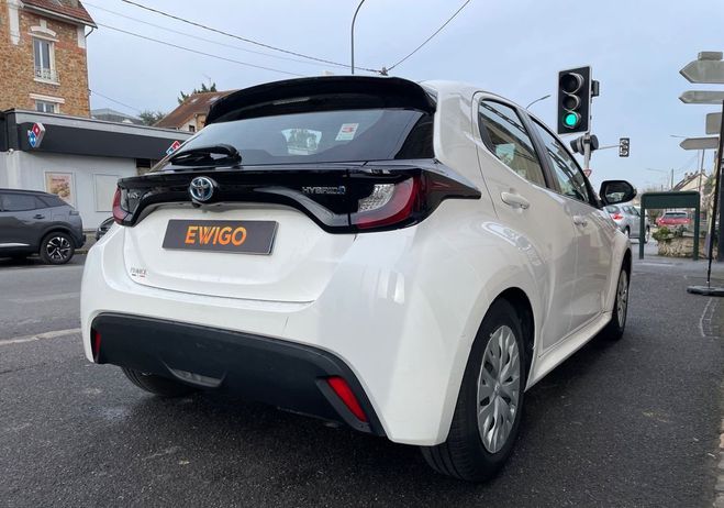 Toyota Yaris 1.5 114h 90 full-hybrid 0.8kwh design bv Blanc de 2021