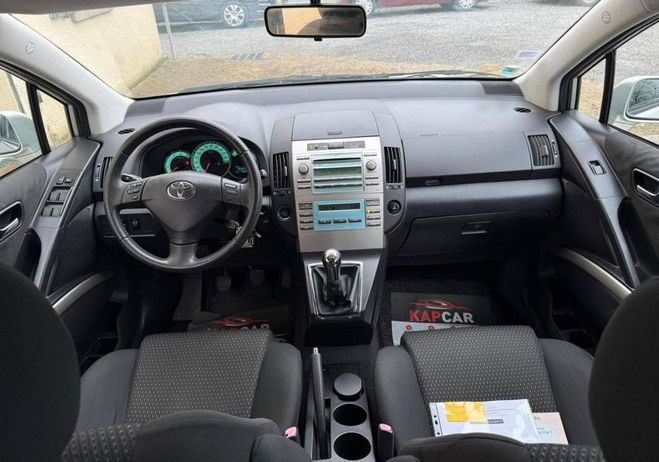 Toyota Corolla III 136 D-4D Terra 5 places Gris de 2009