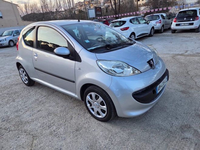 Cliquer pour voir la photo suivante Peugeot 107 Trendy Gris de 2006