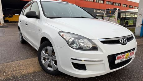 Hyundai I30 SW 1.6 CRDi 90 ch PACK CLIM 2010 d'occasion a Colmar (68)