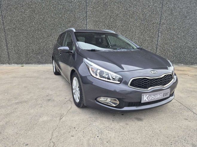 Cliquer pour voir la photo suivante Kia Ceed d SW Ceed / 1.4i Fusion --GPS-CAMERA-GAR Gris Métallisé de