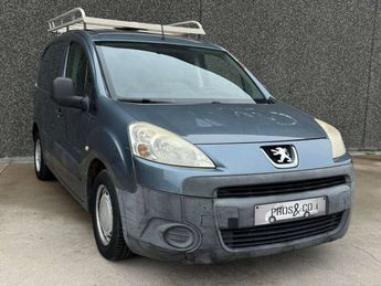  Voir d&eacute;tails -Peugeot Partner -- 1.6 HDI GALERIE DE TOIT PETIT PRIX &agrave; Cuesmes (70)