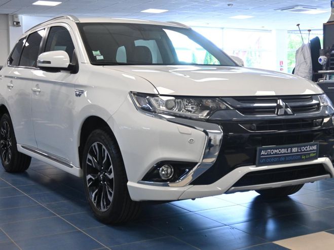 Mitsubishi Outlander 2.0I 200 PHEV Hybride rechargeable Essen Blanc de 2017