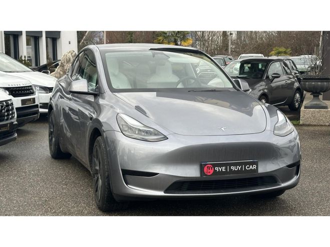 Tesla Model Y RWD Standard Gris quicksilver de 2024
